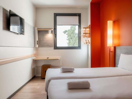 Habitación Doble Estándar - 2 camas del hotel Ibis Budget Madrid Centro Lavapies. Foto 3