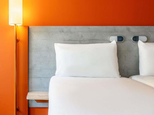 Habitación Doble Estándar - 2 camas del hotel Ibis Budget Madrid Centro Lavapies. Foto 8
