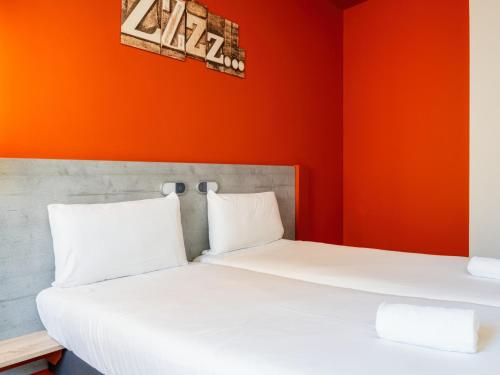 Habitación Doble Estándar - 2 camas del hotel Ibis Budget Madrid Centro Lavapies. Foto 11