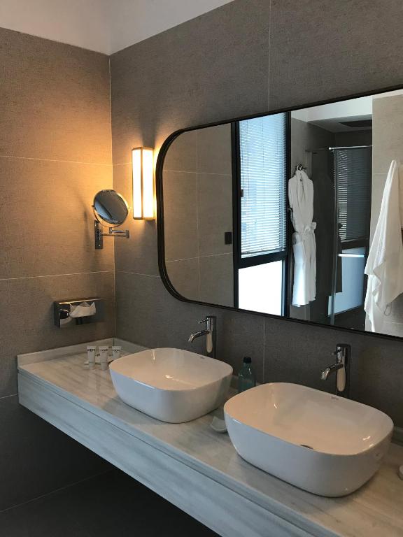 Junior suite Con Vistas del hotel Vincci Consulado De Bilbao. Foto 2