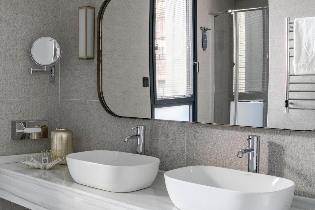 Junior suite Con Vistas del hotel Vincci Consulado De Bilbao. Foto 1