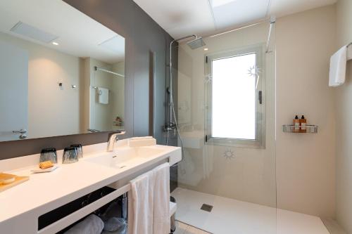 Superior de 1 dormitorio con bañera de hidromasaje del hotel Cordial Mogán Solaz. Foto 11