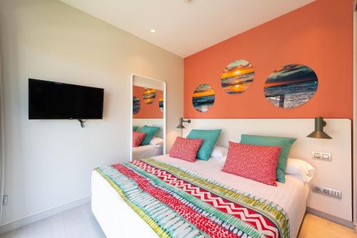 Superior de 1 dormitorio con bañera de hidromasaje del hotel Cordial Mogán Solaz. Foto 12