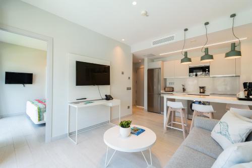 Superior de 1 dormitorio con bañera de hidromasaje del hotel Cordial Mogán Solaz. Foto 13