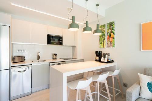 Superior de 1 dormitorio con bañera de hidromasaje del hotel Cordial Mogán Solaz. Foto 15