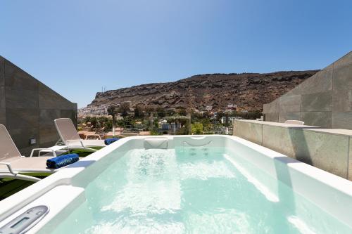 Superior de 1 dormitorio con bañera de hidromasaje del hotel Cordial Mogán Solaz. Foto 16