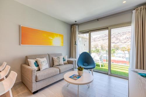 Superior de 1 dormitorio con bañera de hidromasaje del hotel Cordial Mogán Solaz. Foto 19