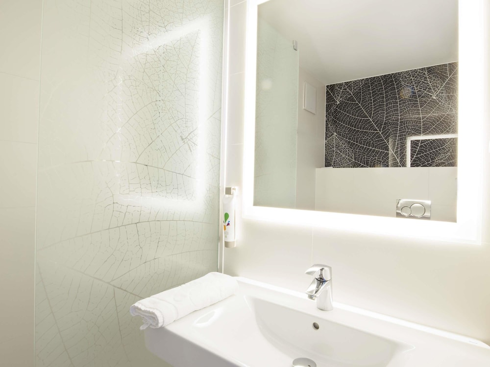 Habitación estándar con 1 cama doble para 1 o 2 personas del hotel Ibis Styles Bialystok. Foto 1