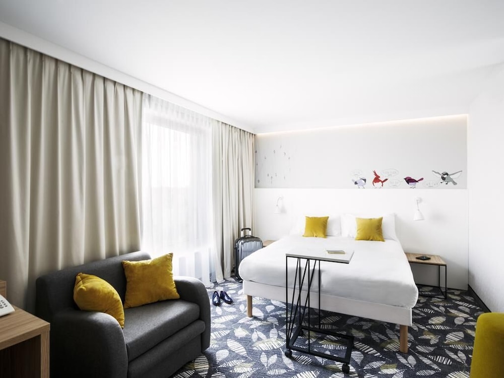 Habitación estándar con 1 cama doble y sofá para 1 o 2 personas del hotel Ibis Styles Bialystok. Foto 8