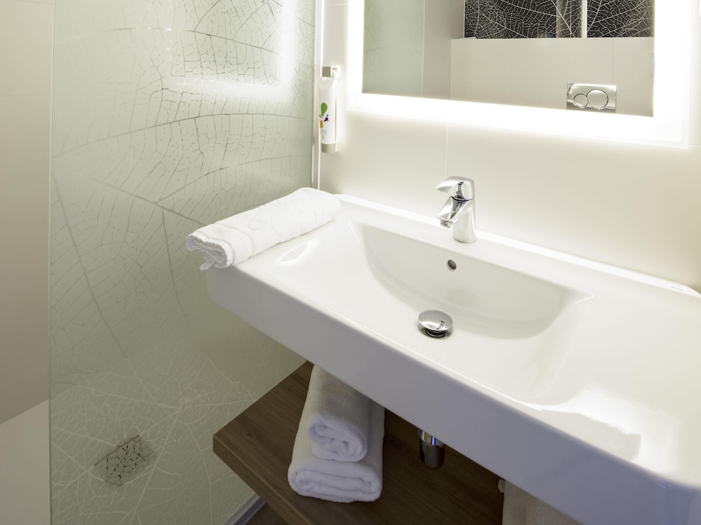 Habitación estándar con 1 cama queen - size para 1 o 2 personas del hotel Ibis Styles Bialystok. Foto 6