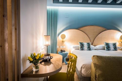 Habitación Triple del hotel Intelier Casa De Indias. Foto 9