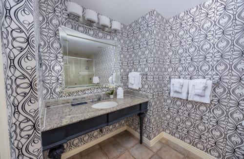 Suite de 1 dormitorio del hotel The Marker San Francisco. Foto 3