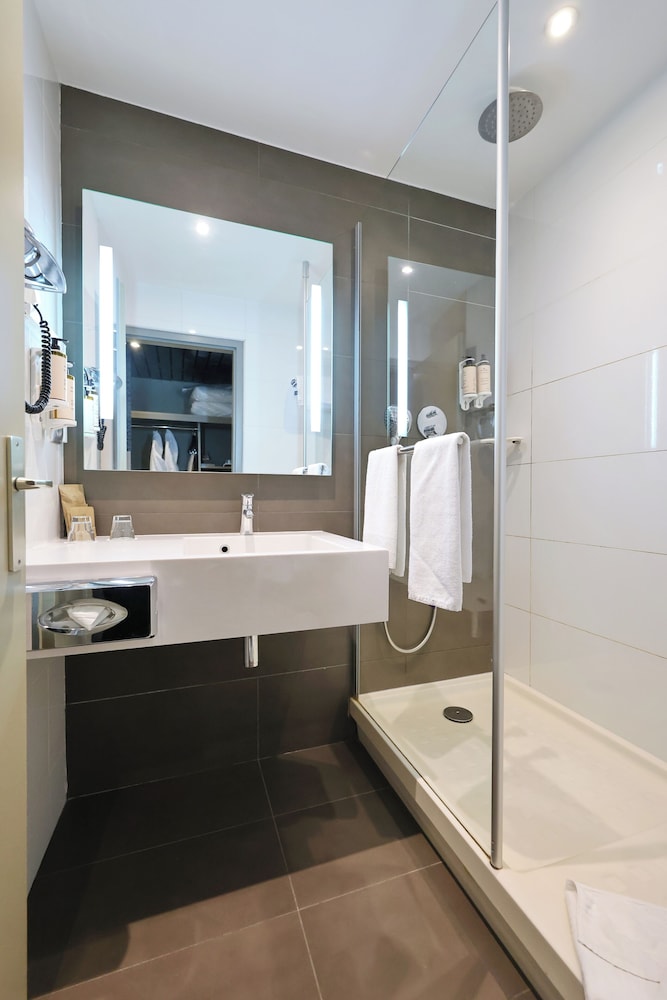 Habitación con cama Queen del hotel Mercure Grenoble Centre President. Foto 5