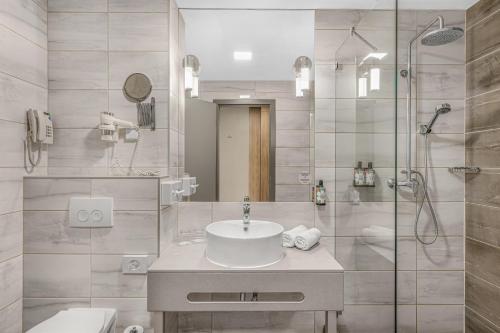 Habitación Doble Deluxe - 1 o 2 camas del hotel Akeah Verdi Budapest. Foto 4