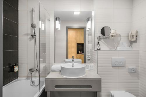 Habitación Triple Deluxe del hotel Akeah Verdi Budapest. Foto 3