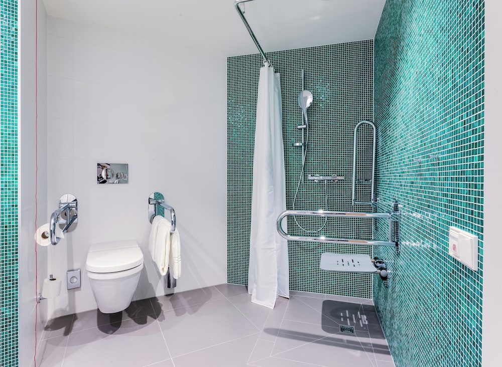 Habitación estándar, 1 cama de matrimonio, accesible para personas con discapacidad del hotel Holiday Inn Warsaw City Centre, An Ihg
