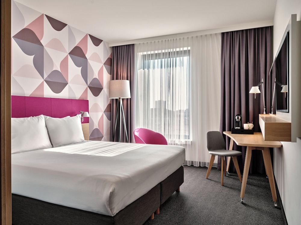 Habitación estándar, 1 cama de matrimonio grande, vistas a la ciudad del hotel Holiday Inn Warsaw City Centre, An Ihg. Foto 6