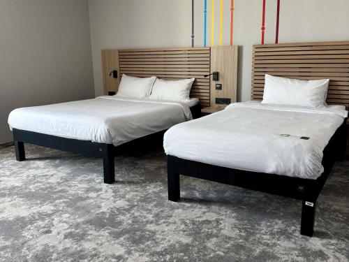 Habitación Cómoda de movilidad reducida con cama doble y sofá extra del hotel Ibis Styles Warszawa City. Foto 4