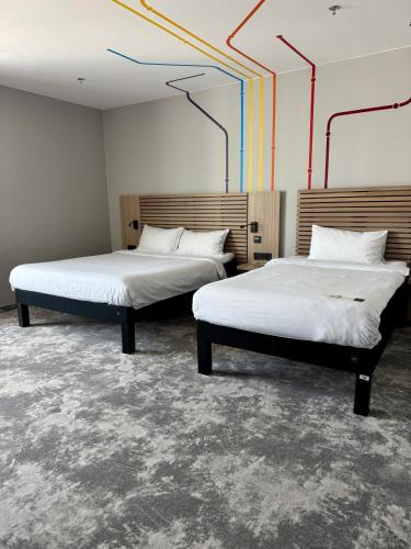 Habitación Cómoda de movilidad reducida con cama doble y sofá extra del hotel Ibis Styles Warszawa City. Foto 12