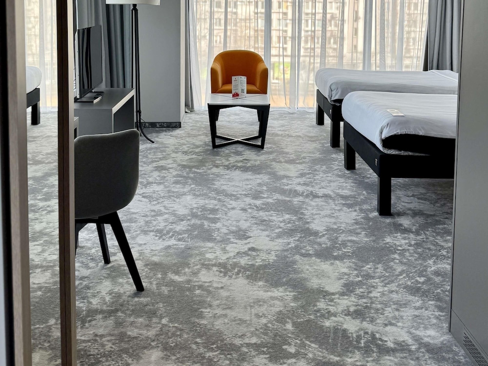 Habitación estándar con dos camas individuales del hotel Ibis Styles Warszawa City. Foto 7