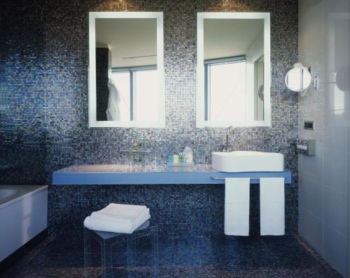 Habitación Doble Deluxe del hotel Unahotels T Cagliari. Foto 3