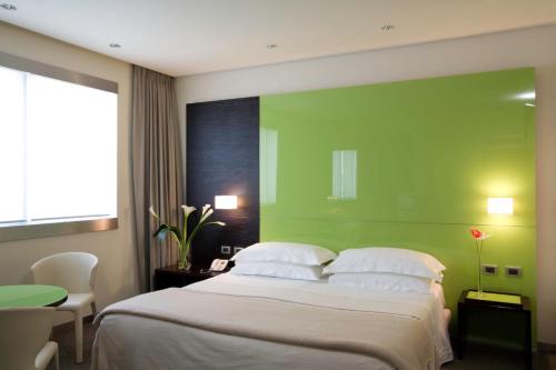 Habitación Doble Clásica del hotel Unahotels T Cagliari. Foto 1