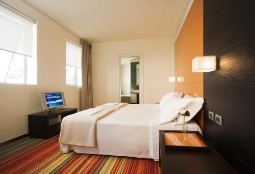 Habitación Doble Clásica del hotel Unahotels T Cagliari. Foto 4