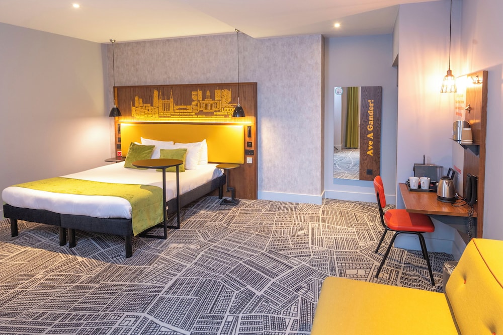Habitación premium con cama doble y sofá - cama doble pequeño del hotel Ibis Styles Leeds City Centre Arena. Foto 3