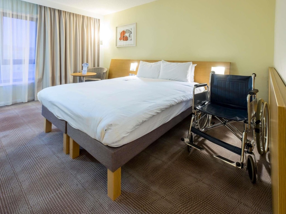Habitación Superior accesible con 1 cama doble del hotel Novotel Southampton. Foto 3
