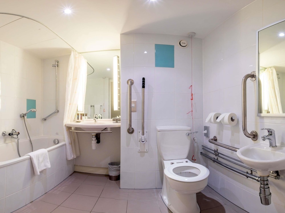 Habitación Superior accesible con 1 cama doble del hotel Novotel Southampton. Foto 4