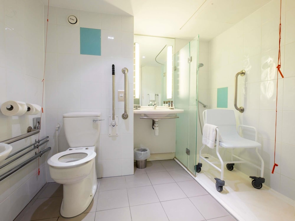Habitación Estándar Accesible con 1 cama doble del hotel Novotel Southampton. Foto 3