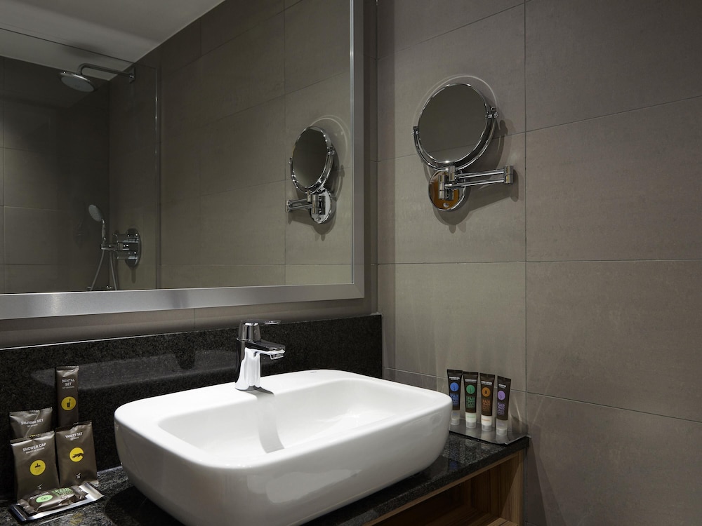 Habitación superior, 2 camas individuales del hotel Novotel London Stansted Airport. Foto 1