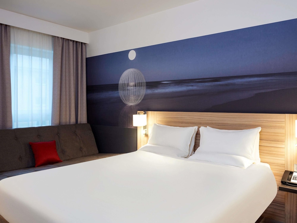 Habitación superior, 1 cama doble del hotel Novotel London Stansted Airport. Foto 1