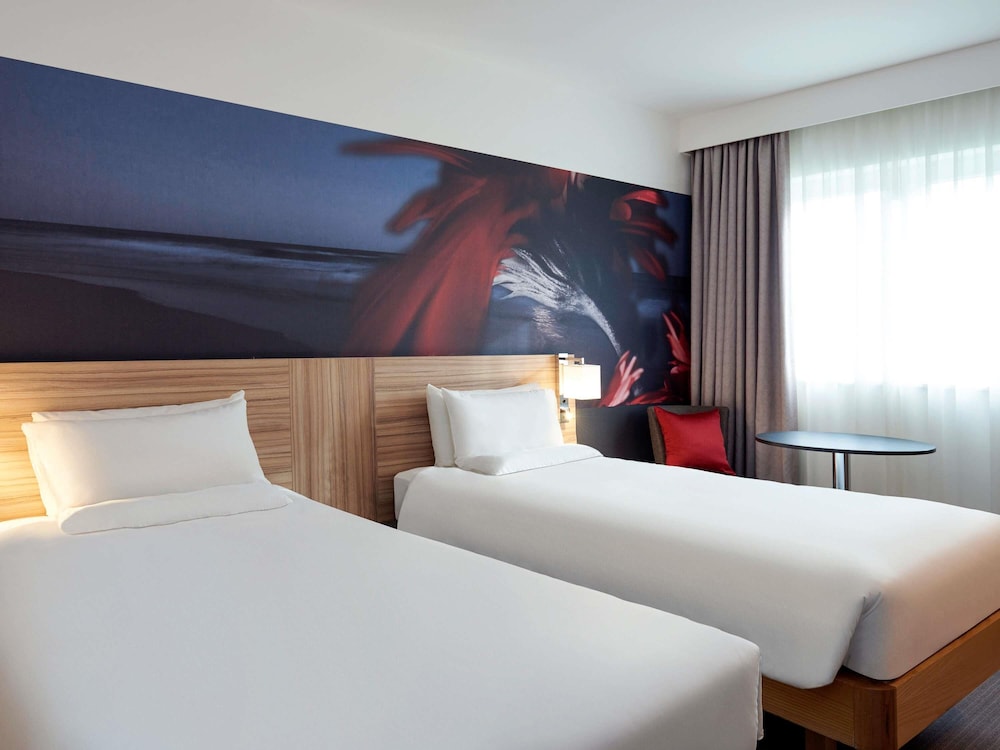 Habitación superior, 2 camas individuales del hotel Novotel London Stansted Airport. Foto 4