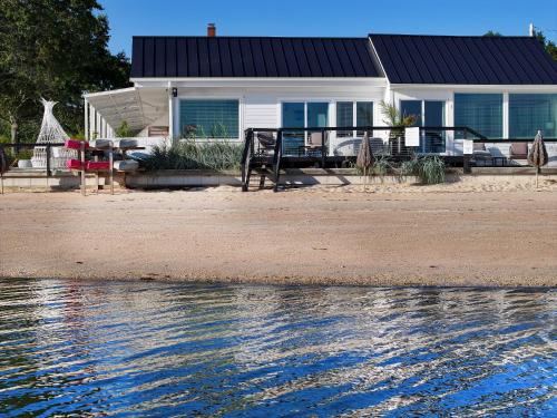 Beach Front Suite 2 del hotel Aqua by American Beech. Foto 9