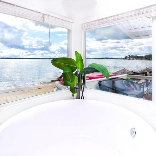 Beach Front Suite 2 del hotel Aqua by American Beech. Foto 28