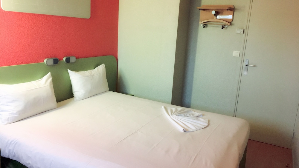 TWIN - Habitación con camas individuales del hotel Ibis Budget Tours Centre Gare. Foto 1