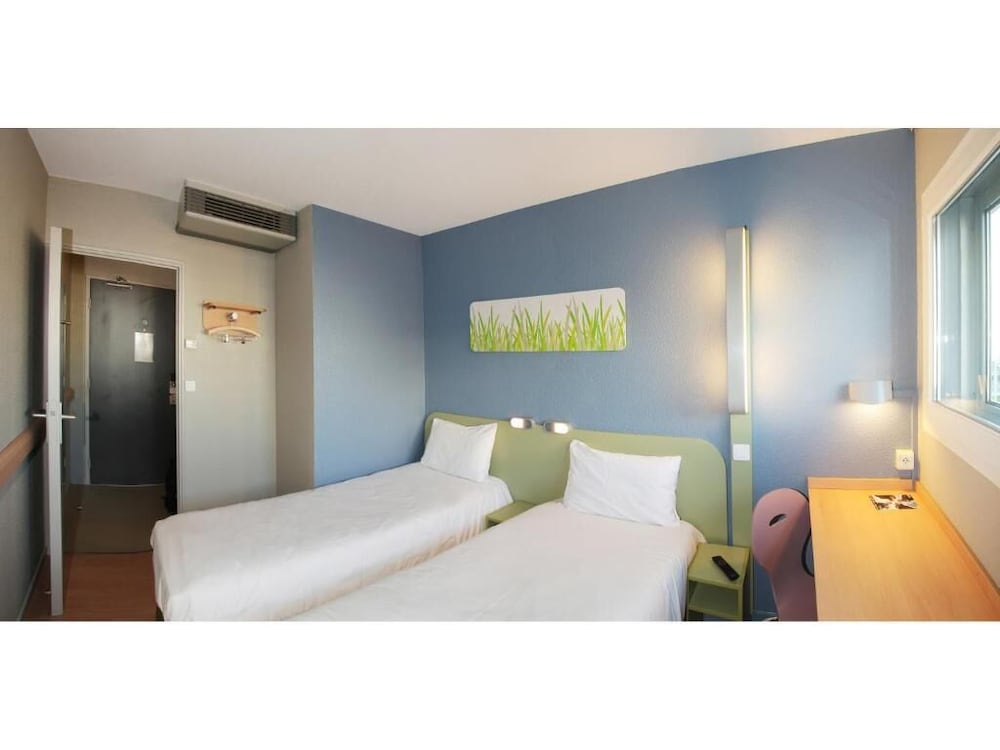 TWIN - Habitación con camas individuales del hotel Ibis Budget Tours Centre Gare. Foto 3