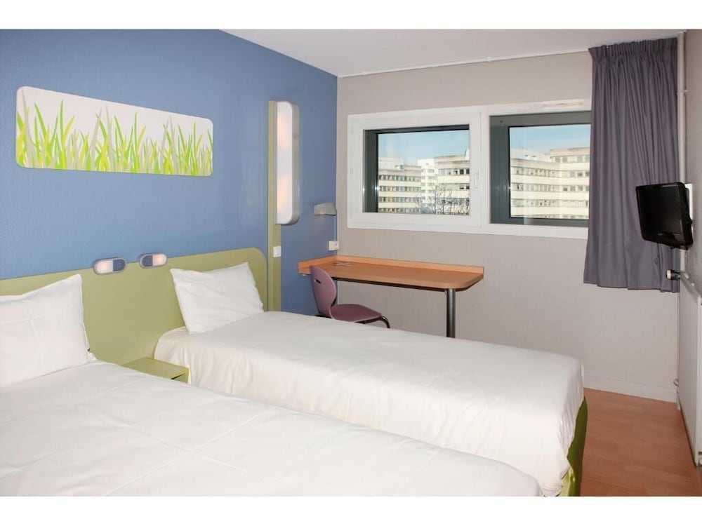 TWIN - Habitación con camas individuales del hotel Ibis Budget Tours Centre Gare. Foto 4
