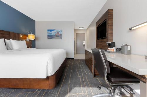 Habitación Estándar - Cama extragrande del hotel Quality Inn Near Finger Lakes And Seneca Falls. Foto 9