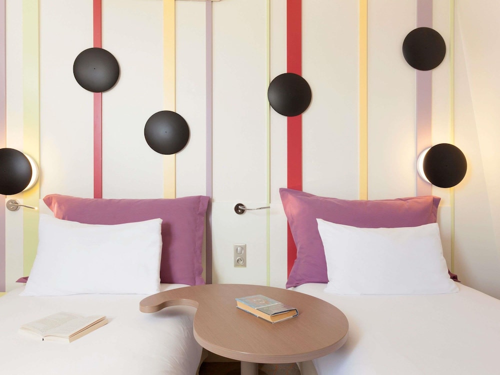 Habitación estándar con camas individuales del hotel Ibis Styles Bayonne Centre Gare. Foto 4