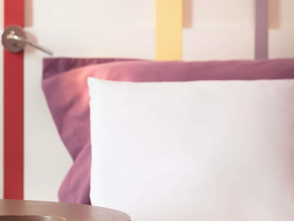 Habitación estándar con camas individuales del hotel Ibis Styles Bayonne Centre Gare. Foto 5