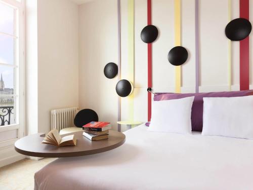 Habitación estándar con 1 cama doble - vistas al Adour del hotel Ibis Styles Bayonne Centre Gare. Foto 1