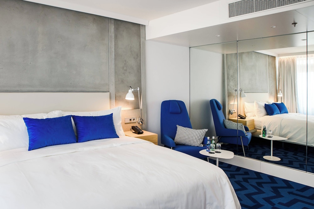 Suite junior, 1 cama de matrimonio grande del hotel Renaissance Warsaw Airport , An Marriott International