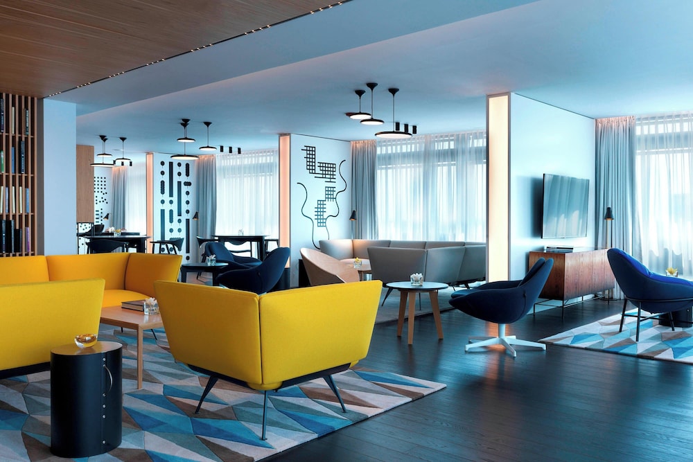 Suite junior, 1 cama de matrimonio grande del hotel Renaissance Warsaw Airport , An Marriott International. Foto 3