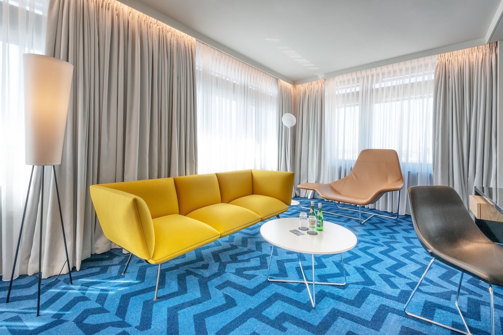 Suite Grand, 1 habitación del hotel Renaissance Warsaw Airport , An Marriott International. Foto 1