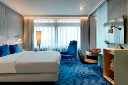 Suite Executive con acceso al salón - 1 cama extragrande del hotel Renaissance Warsaw Airport , An Marriott International