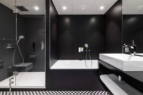 Suite Renaissance con 1 dormitorio, acceso al club lounge del hotel Renaissance Warsaw Airport , An Marriott International. Foto 2