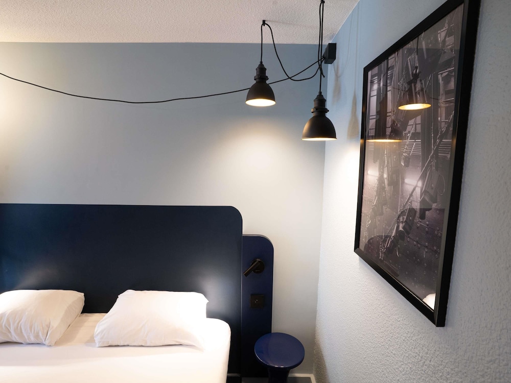 Suite (1 Double Bed and 1 Bunkable Sofa Bed) del hotel Ibis Styles Bourg En Bresse. Foto 1