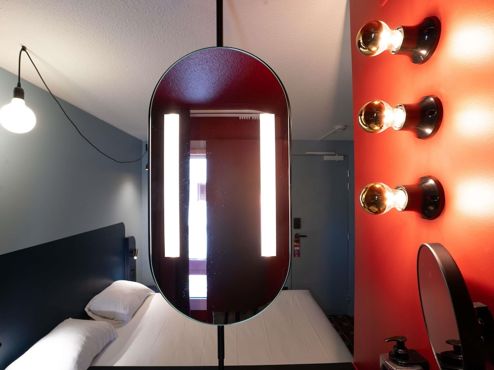 Habitación superior, 1 cama doble del hotel Ibis Styles Bourg En Bresse. Foto 3